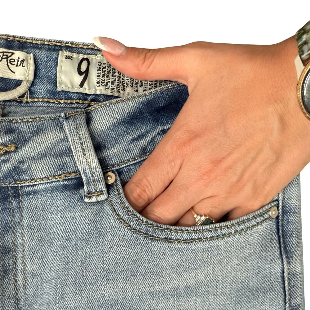 Indigo Rein Light Wash Blue Floral Embroidered Low Rise Chew Hem Jeans size 9 - Picture 6 of 12